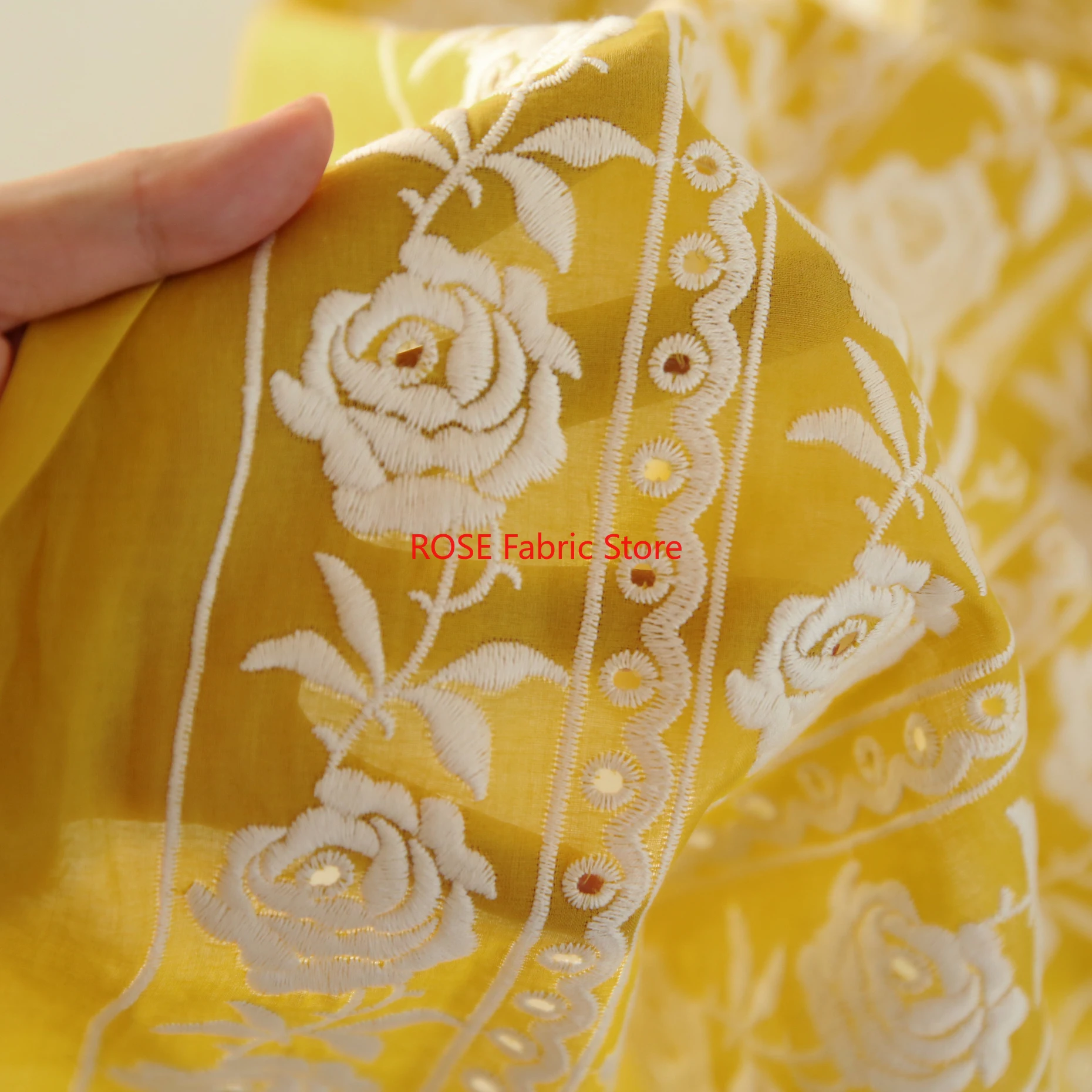 Tissu français en coton jaune  - Embroidery Yellow Dress avis et prix